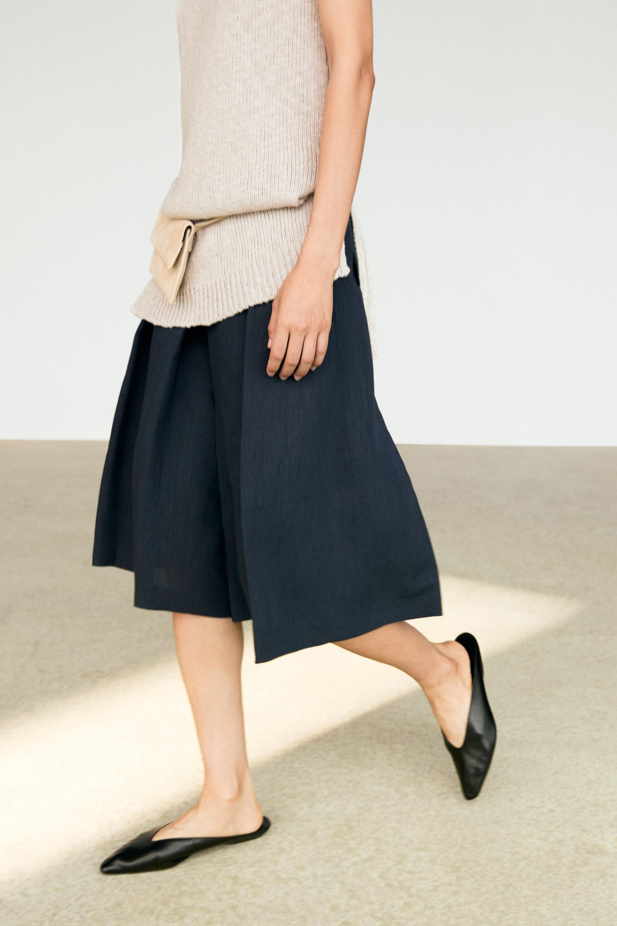 Linen blend Bermuda shorts with pleats
